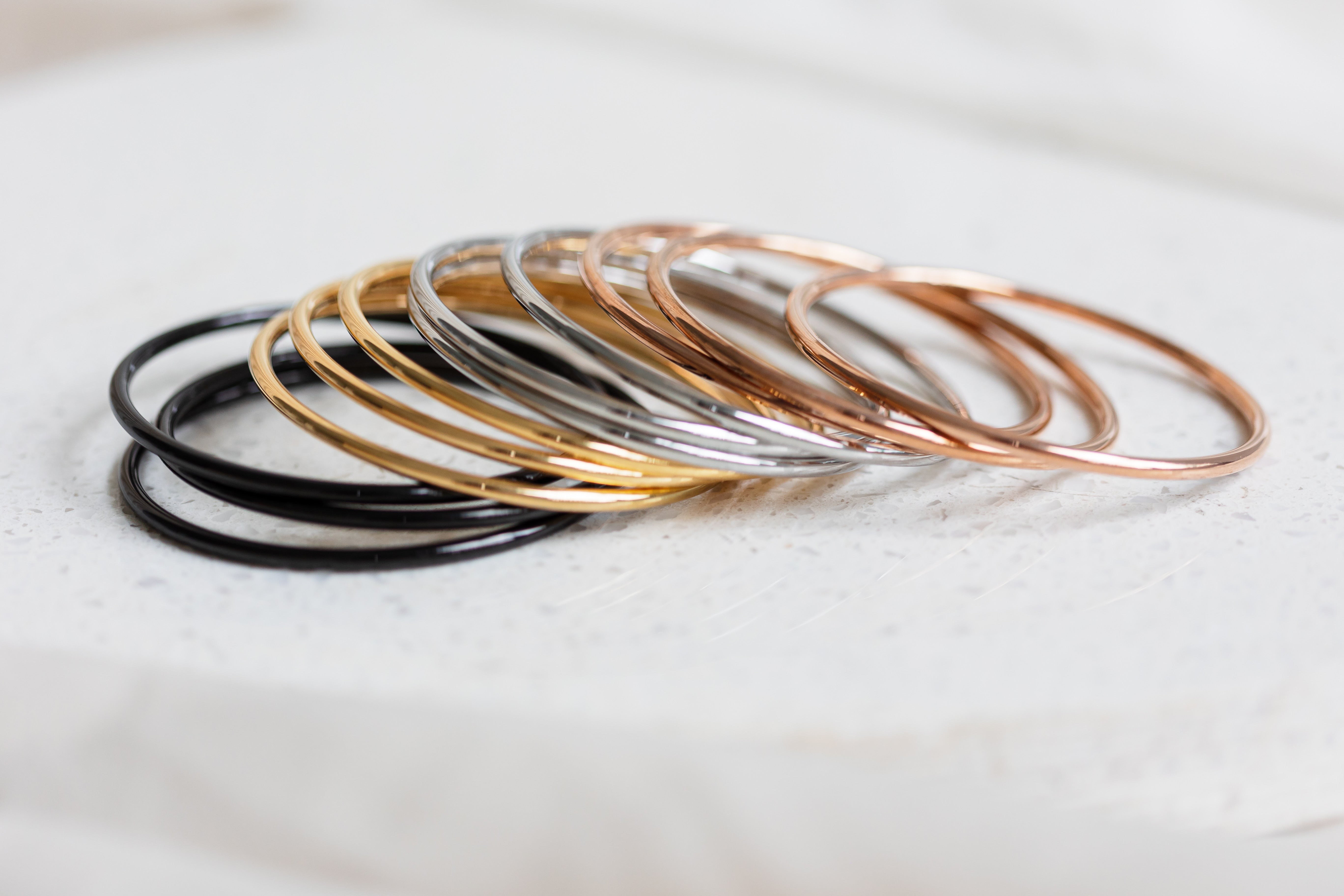 その他 GAL BANGLE Tri-Color Interlocking Bangle in 18k White, Rose, and Yellow Gold