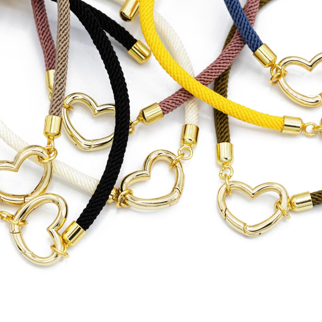 Paracord Bracelets with Heart Carabiner