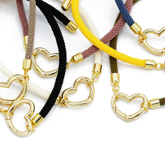 Paracord Bracelets with Heart Carabiner